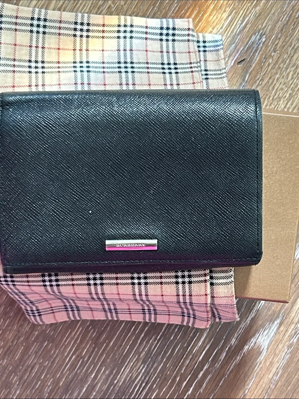 Burberry Black Leather Men's Trifold Wallet with Metal Logo